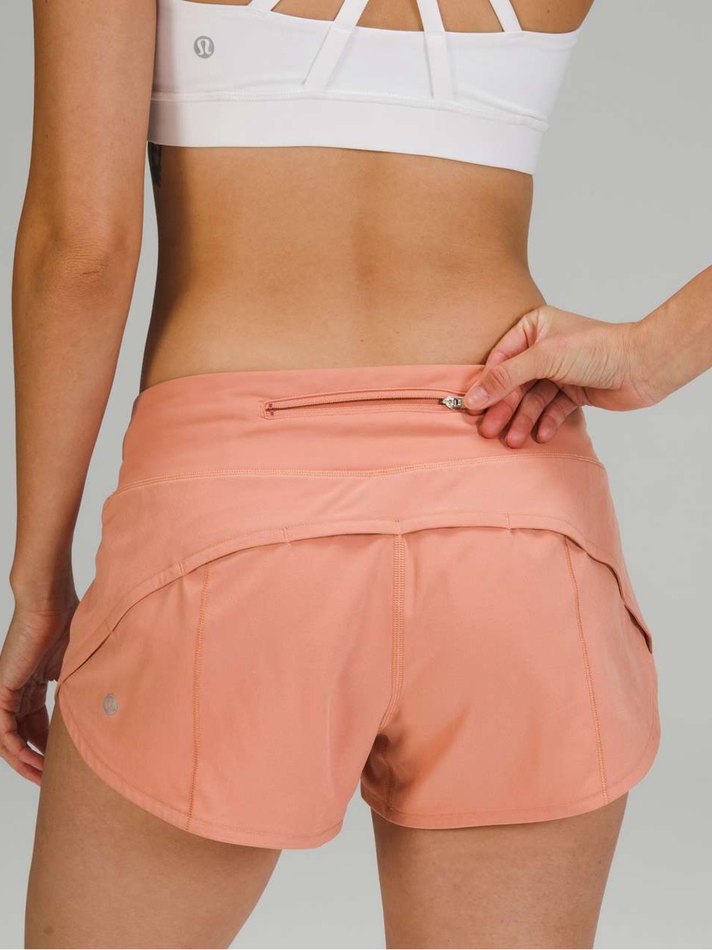 Lululemon Speed Up Low-Rise Short 2.5"
Pink Savannah size 4